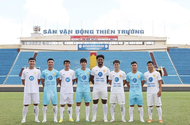 Văn Toàn bảnh bao ngày kí hợp đồng gia nhập CLB Nam Định - Ảnh 8.