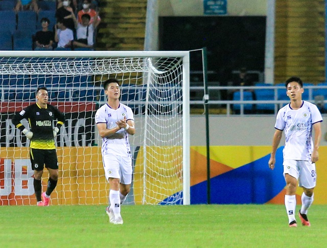 Hà Nội FC nhận bàn thua chóng vánh, Duy Mạnh lập tức thể hiện tinh thần thủ lĩnh, khích lệ toàn đội - Ảnh 4.