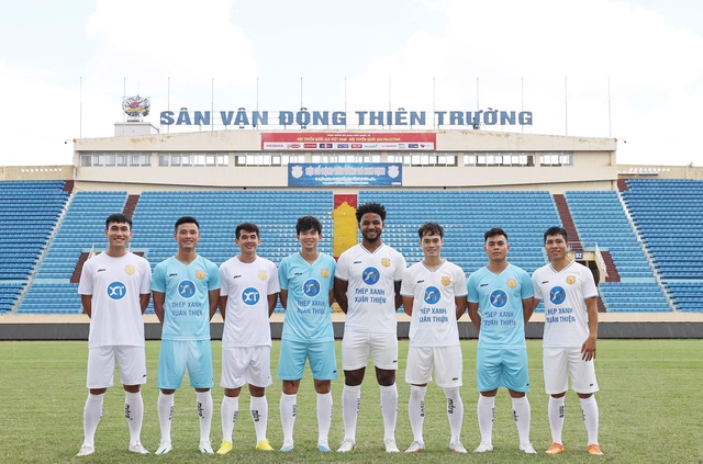 Văn Toàn nhận lót tay hơn 10 tỷ, cùng mức lương 100 triệu/tháng khi gia nhập Nam Định FC - Ảnh 2.