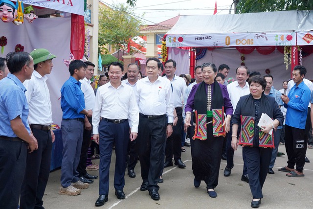 “Phiên chợ 0 đồng cho trẻ em vùng cao”: Giúp các gia đình có thêm động lực vượt qua khó khăn,  - Ảnh 1.