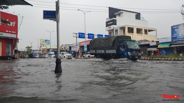 Cảnh báo mưa lớn ở các tỉnh, thành từ Quảng Bình đến Quảng Ngãi - Ảnh 1.