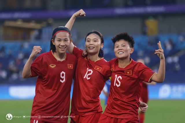 HLV Mai Đức Chung: Đội tuyển nữ Việt Nam cần tập luyện nhiều hơn nữa - Ảnh 1.
