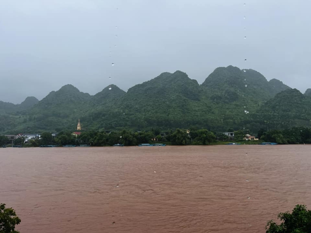 Quảng Bình: Nhiều tuyến, điểm du lịch tạm dừng hoạt động do mưa lũ - Ảnh 1.