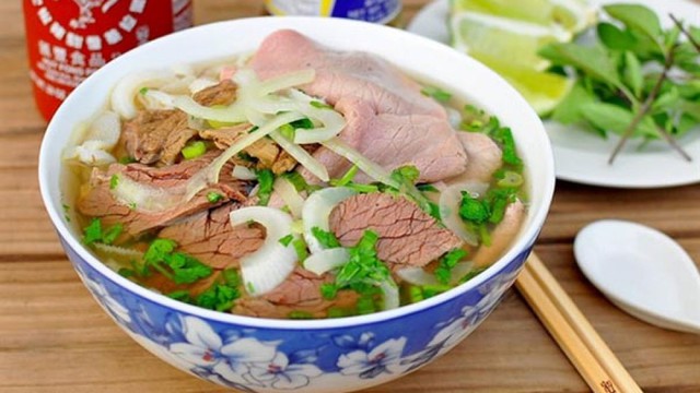 Báo quốc tế ca ngợi ẩm thực của Việt Nam có sức hấp dẫn đặc biệt - Ảnh 1.