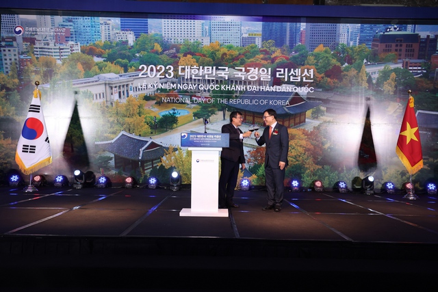 Đại sứ quán Hàn Quốc tại Việt Nam tổ chức lễ kỷ niệm Quốc khánh 2023 - Ảnh 2.