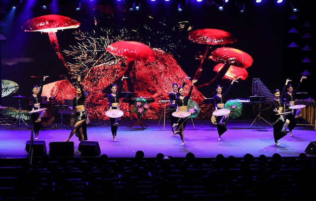 Bộ trưởng Nguyễn Văn Hùng: Đưa văn hóa Việt hiện diện ở các sự kiện tầm cỡ quốc tế - Ảnh 3. Bộ trưởng Nguyễn Văn Hùng: Đưa văn hóa Việt hiện diện ở các sự kiện tầm cỡ quốc tế - Ảnh 3.