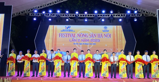 Festival nông sản Hà Nội lần 2 năm 2023: Đa dạng hóa sản phẩm OCOP gắn với du lịch địa phương - Ảnh 1.