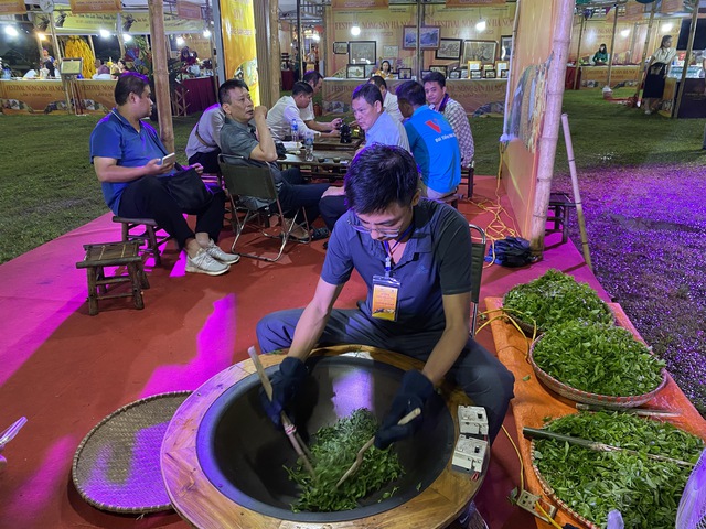 Festival nông sản Hà Nội lần 2 năm 2023: Đa dạng hóa sản phẩm OCOP gắn với du lịch địa phương - Ảnh 5.