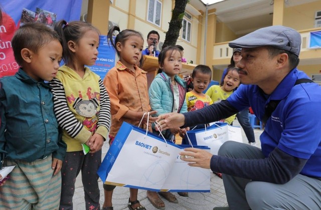 Hành trình hơn 10 năm “Mang hơi ấm đến vùng cao” bắt đầu từ những điều nhỏ nhất - Ảnh 4.