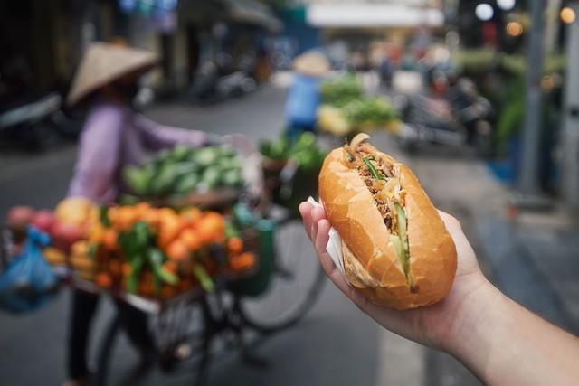 Báo quốc tế gợi ý những món ăn nhất định phải thử khi đến Việt Nam - Ảnh 1.