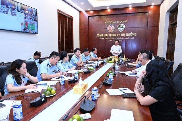 Bộ trưởng Nguyễn Hồng Diên làm việc với lực lượng QLTT, Sở Công Thương về tình hình cung ứng hàng hóa - Ảnh 1.