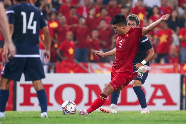 Thắng đậm 6-0 trước Guam, HLV Troussier khẳng định U23 Việt Nam có thể ghi thêm 3-4 bàn - Ảnh 1.