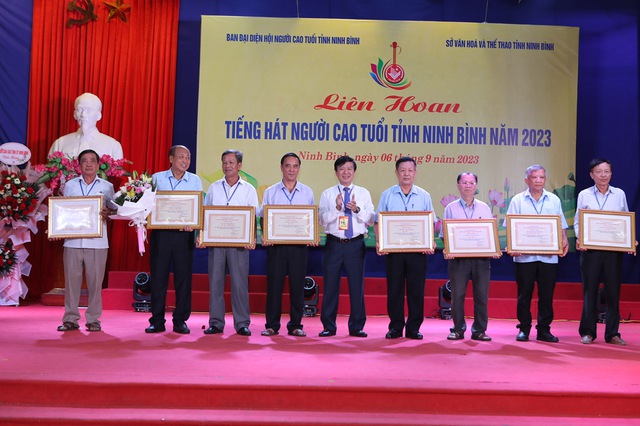Ninh Bình tổ chức Liên hoan tiếng hát người cao tuổi năm 2023 - Ảnh 2.