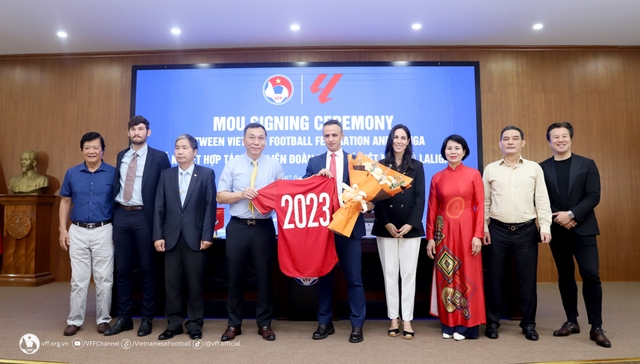 VFF ký kết hợp tác với LaLiga, mở ra cơ hội cho tài năng trẻ Việt Nam được tập luyện tại Real Madrid, Barcelona - Ảnh 1.