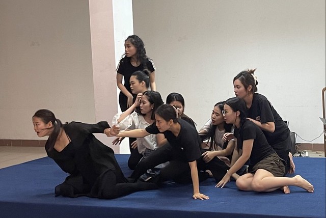 Tôn vinh 10 nữ thanh niên xung phong Ngã ba Đồng Lộc qua chương trình Huyền thoại tuổi thanh xuân - Ảnh 2.