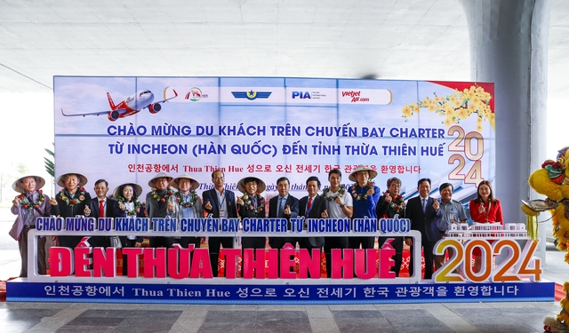 Thừa Thiên Huế đón chuyến bay charter đến từ Hàn Quốc  - Ảnh 1.