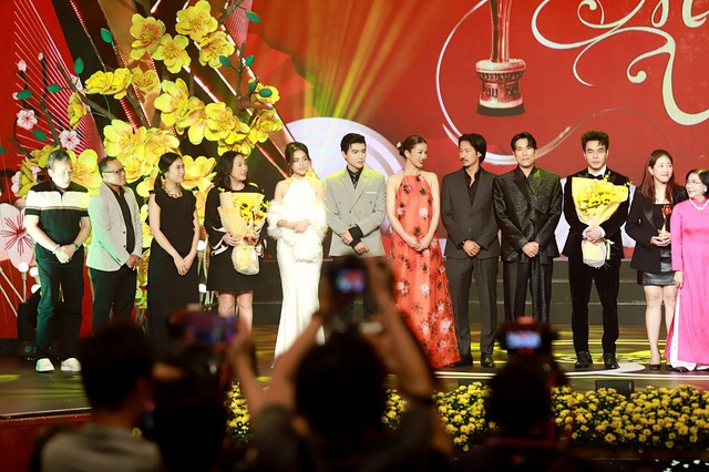 Hòa Minzy lần đầu nhận giải Mai Vàng, phát biểu xúc động khi nhắc đến bé Bo - Ảnh 4.