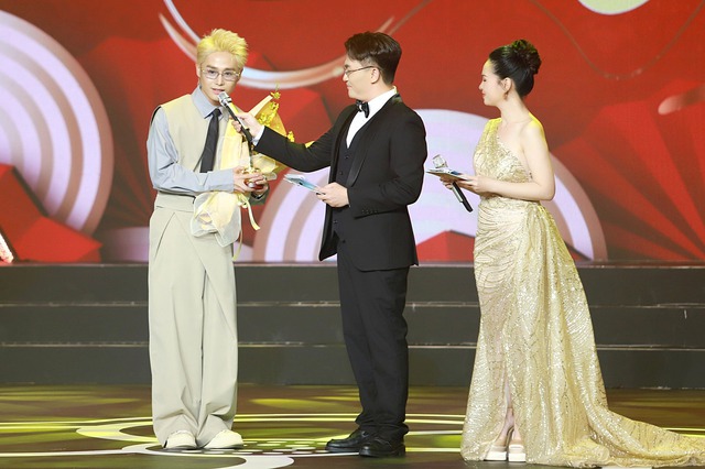 Hòa Minzy lần đầu nhận giải Mai Vàng, phát biểu xúc động khi nhắc đến bé Bo - Ảnh 5.