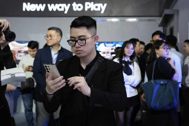 Giới trẻ hào hứng trải nghiệm Galaxy S24 Series tại Việt Nam, nhiều người sẵn sàng “móc ví&quot; mua máy mới - Ảnh 9.