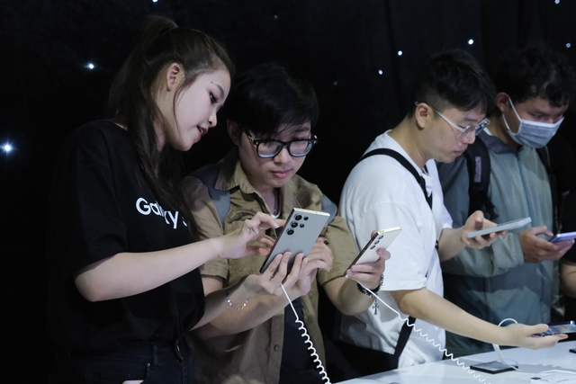 Giới trẻ hào hứng trải nghiệm Galaxy S24 Series tại Việt Nam, nhiều người sẵn sàng “móc ví&quot; mua máy mới - Ảnh 8.