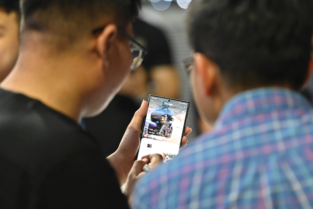 Giới trẻ hào hứng trải nghiệm Galaxy S24 Series tại Việt Nam, nhiều người sẵn sàng “móc ví&quot; mua máy mới - Ảnh 5.