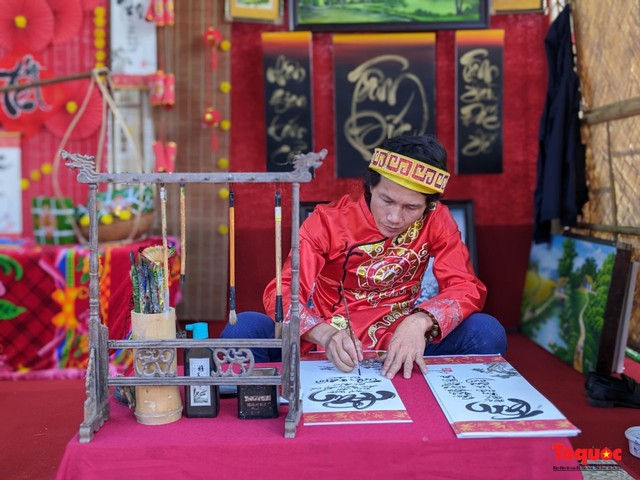 Nhiều hoạt động đặc sắc tại Lễ hội Tết Việt Giáp Thìn 2024 - Ảnh 4.