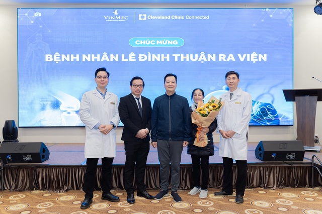 Kỳ tích y văn Việt Nam: Ca phẫu thuật “2 trong 1” thay cả xương chậu và xương đùi cho bệnh nhân ung thư xương - Ảnh 2.