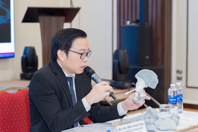 Kỳ tích y văn Việt Nam: Ca phẫu thuật “2 trong 1” thay cả xương chậu và xương đùi cho bệnh nhân ung thư xương - Ảnh 3.