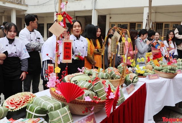 Ấm áp Tết cổ truyền tại Lễ hội mùa xuân Trường Cao đẳng Thương Mại và Du lịch Hà Nội - Ảnh 8.
