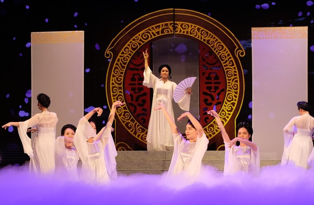 Sau 37 năm, sân khấu Chèo lại dựng vở về nữ sĩ Hồ Xuân Hương - Ảnh 1.