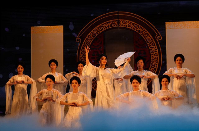 Sau 37 năm, sân khấu Chèo lại dựng vở về nữ sĩ Hồ Xuân Hương - Ảnh 5.