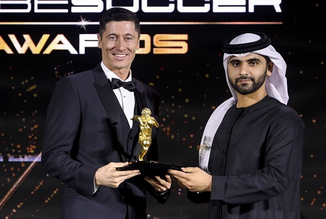 Ronaldo nhận được vinh danh ở giải thưởng mà Messi chưa từng sở hữu - Ảnh 2.