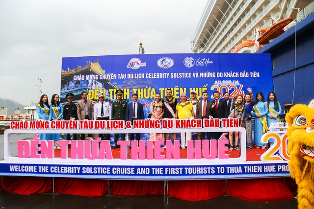 Thừa Thiên Huế đón chuyến tàu du lịch đầu tiên bằng đường hàng hải năm 2024 - Ảnh 2.