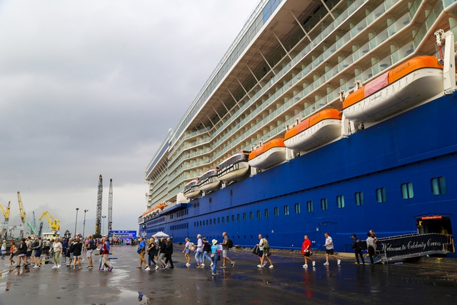Thừa Thiên Huế đón chuyến tàu du lịch đầu tiên bằng đường hàng hải năm 2024 - Ảnh 4.
