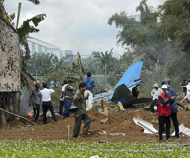 Máy bay quân sự rơi ở Quảng Nam - Ảnh 1.