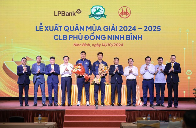 Văn Lâm, Hoàng Đức cùng CLB Phù Đổng Ninh Bình ủng hộ 3 tỷ đồng chung tay xóa nhà tạm, nhà dột nát trên phạm vi cả nước - Ảnh 2.