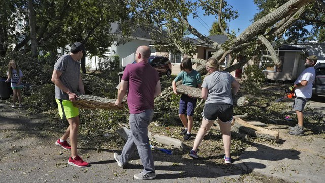 Người dân Florida trở lại cuộc sống bình thường sau bão - Ảnh 3.