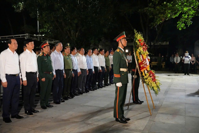 Tổng Bí thư, Chủ tịch nước Tô Lâm dâng hương, tri ân các anh hùng liệt sỹ tại Quảng Trị - Ảnh 5.