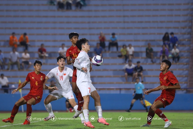 Đánh bại U17 Myanmar, U17 Việt Nam tiếp tục duy trì cơ hội cạnh tranh ngôi đầu bảng - Ảnh 1.