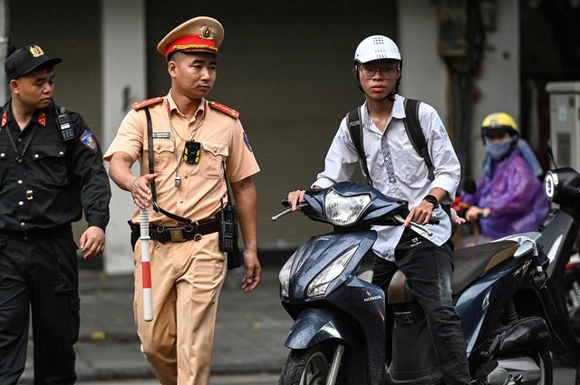 Hà Nội: Tháng cao điểm đảm bảo trật tự an toàn giao thông cho học sinh - Ảnh 1.