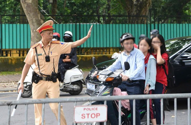 Những quy định &quot;nằm lòng&quot; mà Công an Hà Nội khuyến cao người dân khi tham gia giao thông  - Ảnh 1.