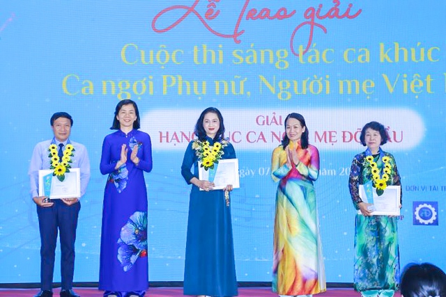 Trao giải thưởng Cuộc thi sáng tác ca khúc ca ngợi phụ nữ, người mẹ Việt Nam. - Ảnh 5.