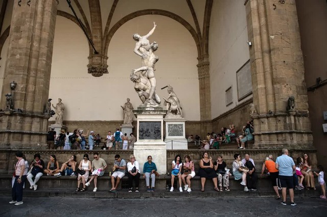 Italy tăng cường các giải pháp ứng phó tình trạng quá tải khách du lịch  - Ảnh 2.