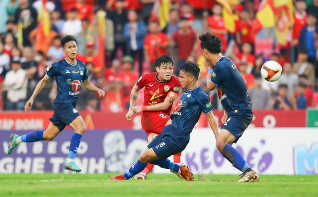 Trước vòng 8 V-League 2024/25: Những “ông lớn” thiết lập lại vị trí trên bảng xếp hạng? - Ảnh 1.