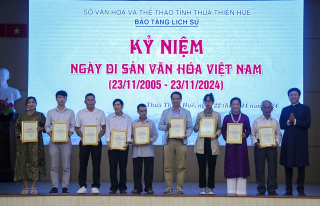 Biểu dương nhiều cá nhân hiến tặng hiện vật cho Bảo tàng Lịch sử Thừa Thiên Huế - Ảnh 2.