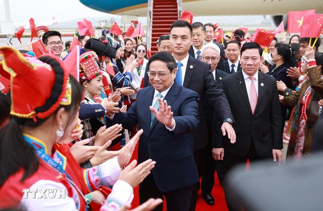 Thủ tướng Phạm Minh Chính đến Côn Minh, bắt đầu các hoạt động tại Trung Quốc - Ảnh 1.