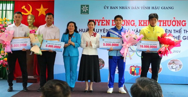 Tuyên dương HLV, VĐV thể thao đạt thành tích tại giải vô địch trẻ Thế giới và vô địch Đông Nam Á năm 2024 - Ảnh 1.