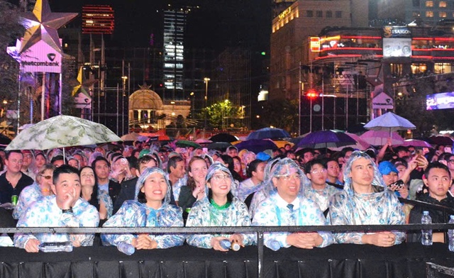 &quot;Bùng nổ&quot; cảm xúc tại đêm Khai mạc Liên hoan âm nhạc Quốc tế TP.HCM lần 4 - “Hò Dô” 2024 - Ảnh 4.