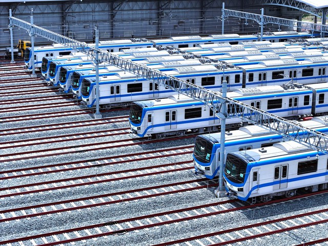 Metro số 1 vận hành, giải quyết bài toán giao thông cho TP.HCM - Ảnh 1.