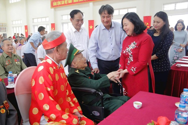 Bí thư Thành ủy Hà Nội Bùi Thị Minh Hoài: Huy động mọi nguồn lực chăm lo giúp đỡ người nghèo, người có hoàn cảnh khó khăn, bảo đảm an sinh xã hội - Ảnh 1.